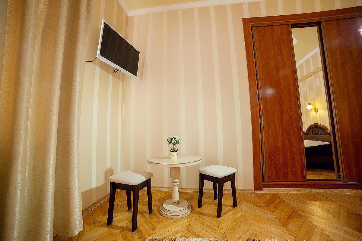 Apartment On Horodotska Street 利沃夫 外观 照片